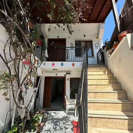 Ceren Hostel Seferihisar